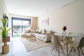 Sunny Luxury Studio: Terrace & Fast Wi-Fi